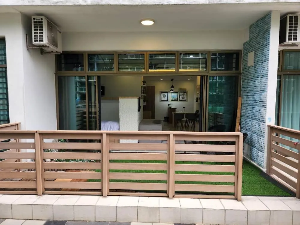 Studio With Swimming Pool Access From The Patio At Palazio Mount Austin Ikea Aeon By Gdragon Homestay 조호르 바루