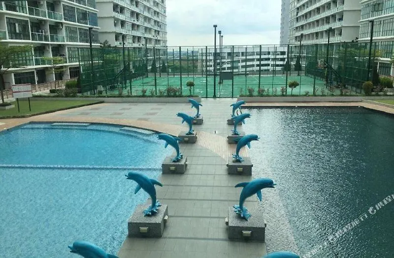 Studio With Swimming Pool Access From The Patio At Palazio Mount Austin Ikea Aeon By Gdragon Homestay 조호르 바루
