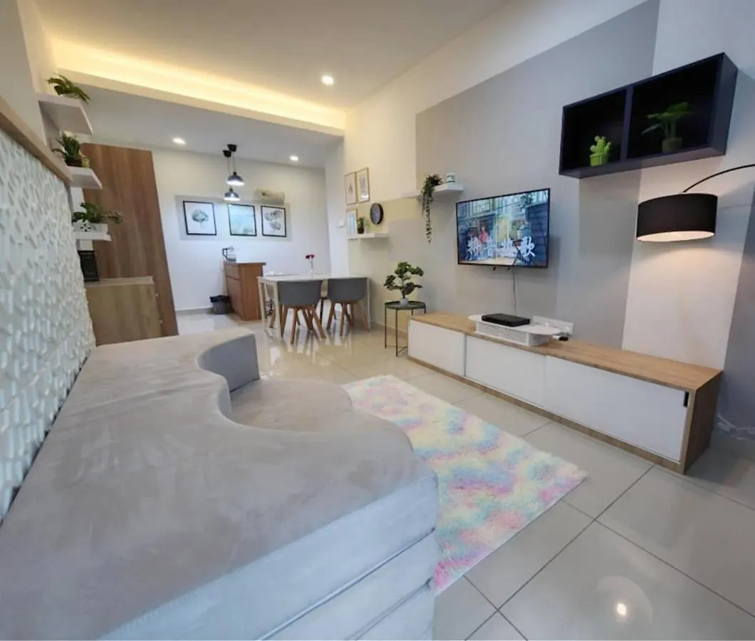 Studio With Swimming Pool Access From The Patio At Palazio Mount Austin Ikea Aeon By Gdragon Homestay 조호르 바루