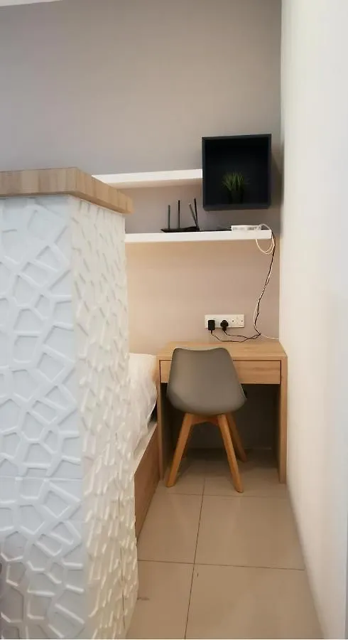 Studio With Swimming Pool Access From The Patio At Palazio Mount Austin Ikea Aeon By Gdragon Homestay 조호르 바루 아파트