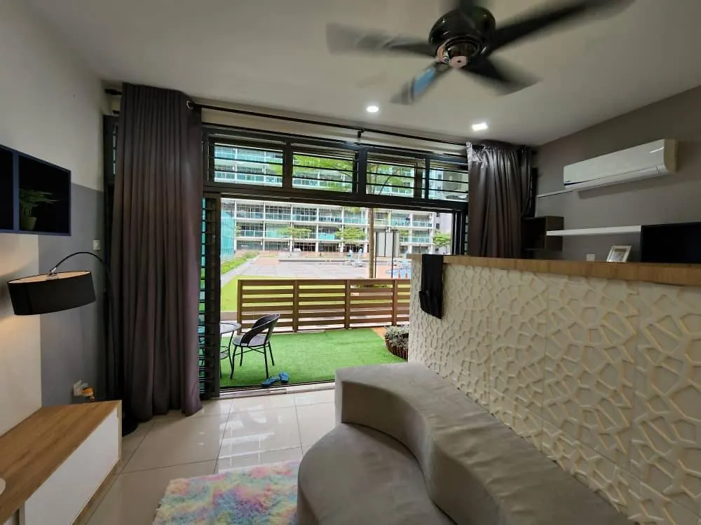 Studio With Swimming Pool Access From The Patio At Palazio Mount Austin Ikea Aeon By Gdragon Homestay 조호르 바루 0*,
