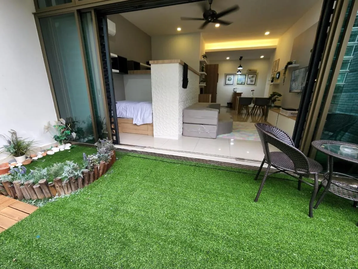 Studio With Swimming Pool Access From The Patio At Palazio Mount Austin Ikea Aeon By Gdragon Homestay 조호르 바루 아파트