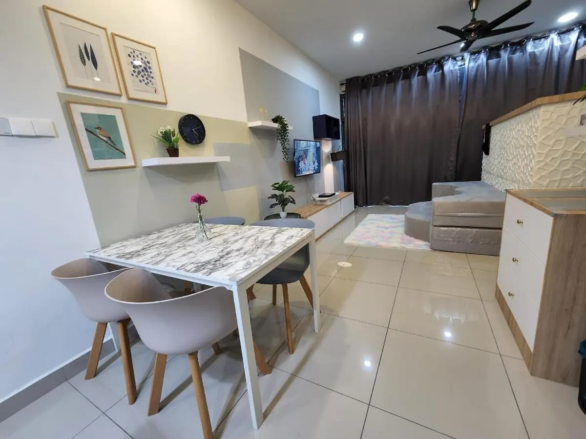 Studio With Swimming Pool Access From The Patio At Palazio Mount Austin Ikea Aeon By Gdragon Homestay 조호르 바루 0*,