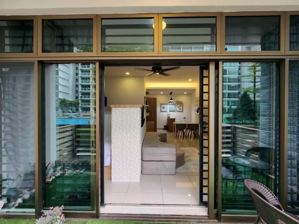 Studio With Swimming Pool Access From The Patio At Palazio Mount Austin Ikea Aeon By Gdragon Homestay 조호르 바루
