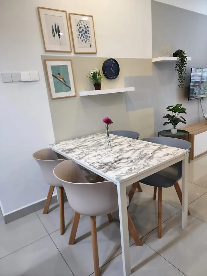 Studio With Swimming Pool Access From The Patio At Palazio Mount Austin Ikea Aeon By Gdragon Homestay 조호르 바루 아파트